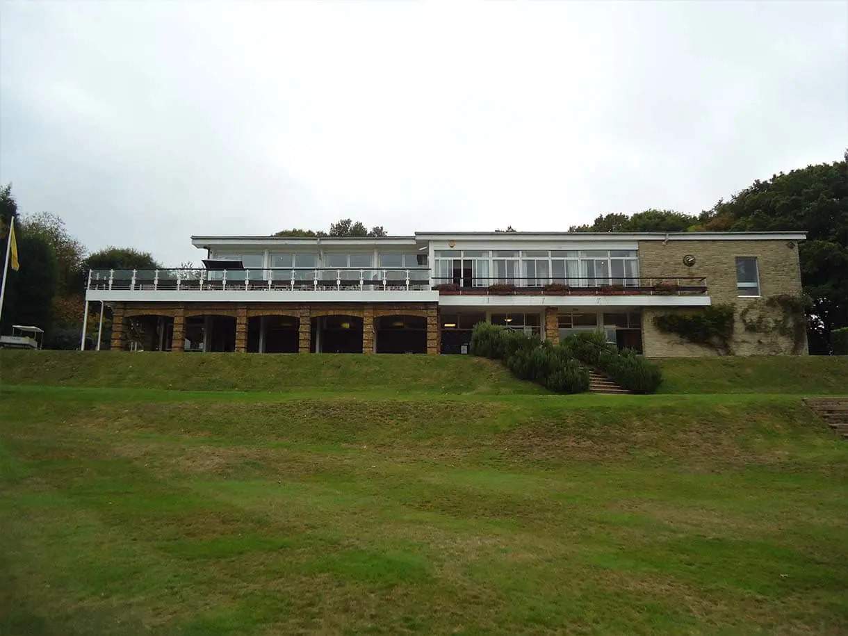 Golf Club With Lightning Protection